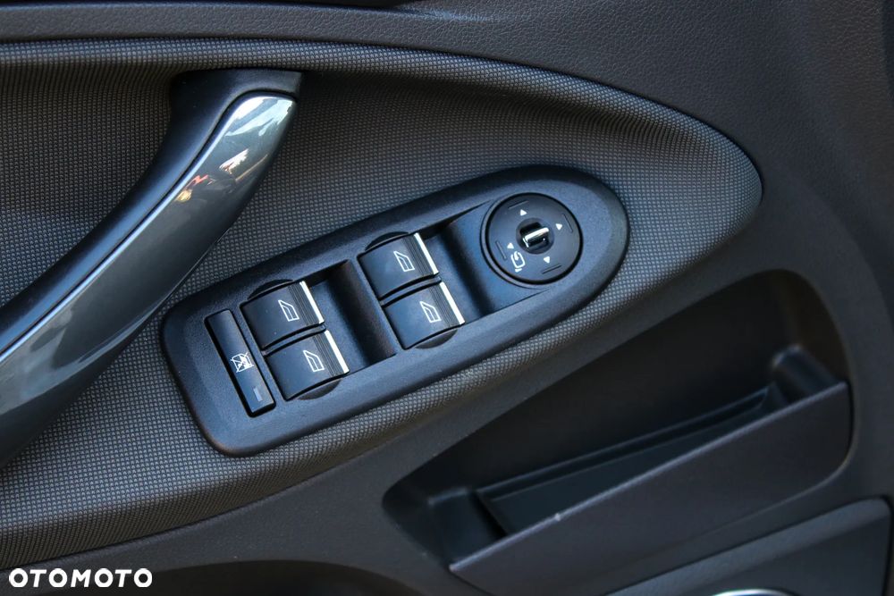 Ford Kuga 2.5 4x4 White Magic - 32