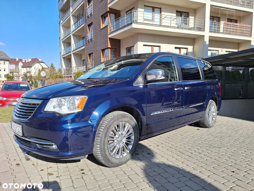 Chrysler Town & Country - 3