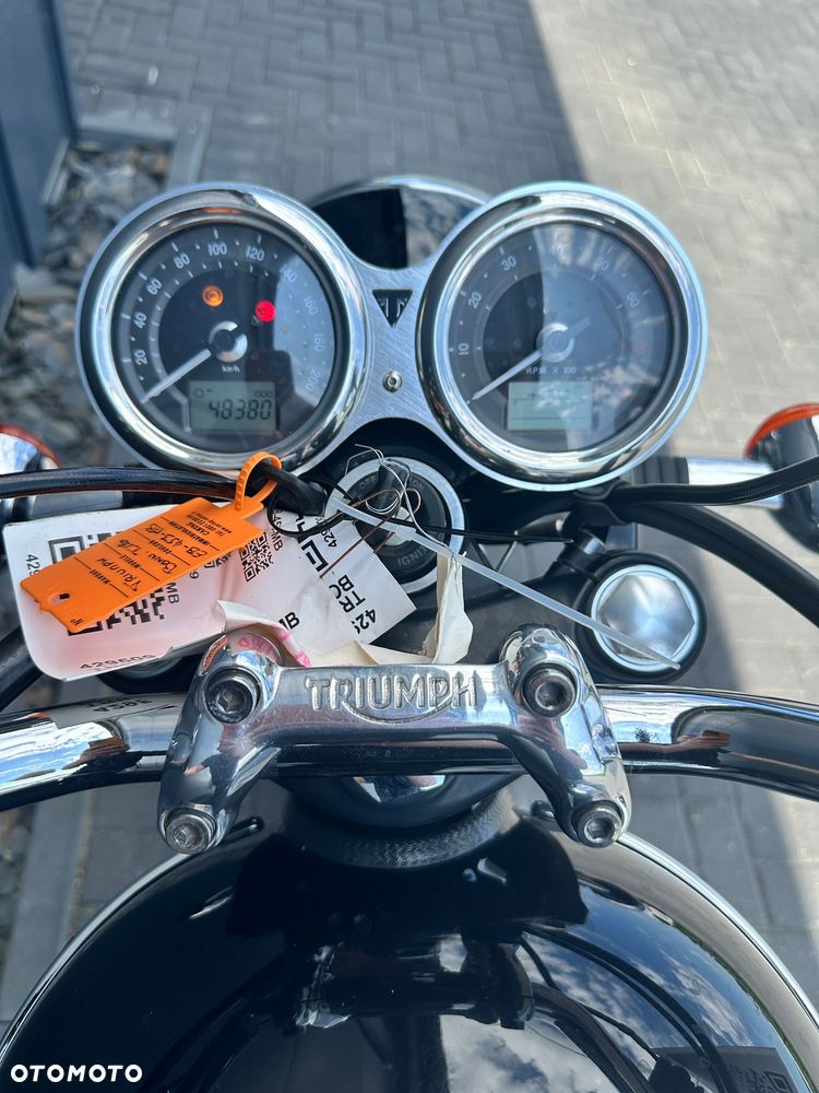 Triumph Bonneville - 7