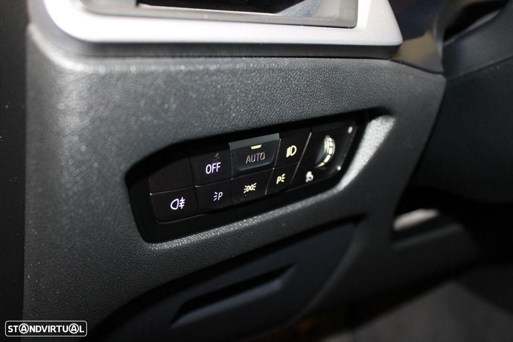 BMW 330 e Touring Auto - 9