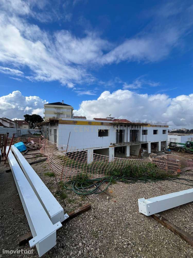 T2 Único em Leiria: Construção ICF em Condomínio Fechado com Piscina - Grande imagem: 2/5
