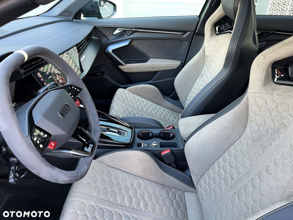 Audi RS3 Limousine - 24