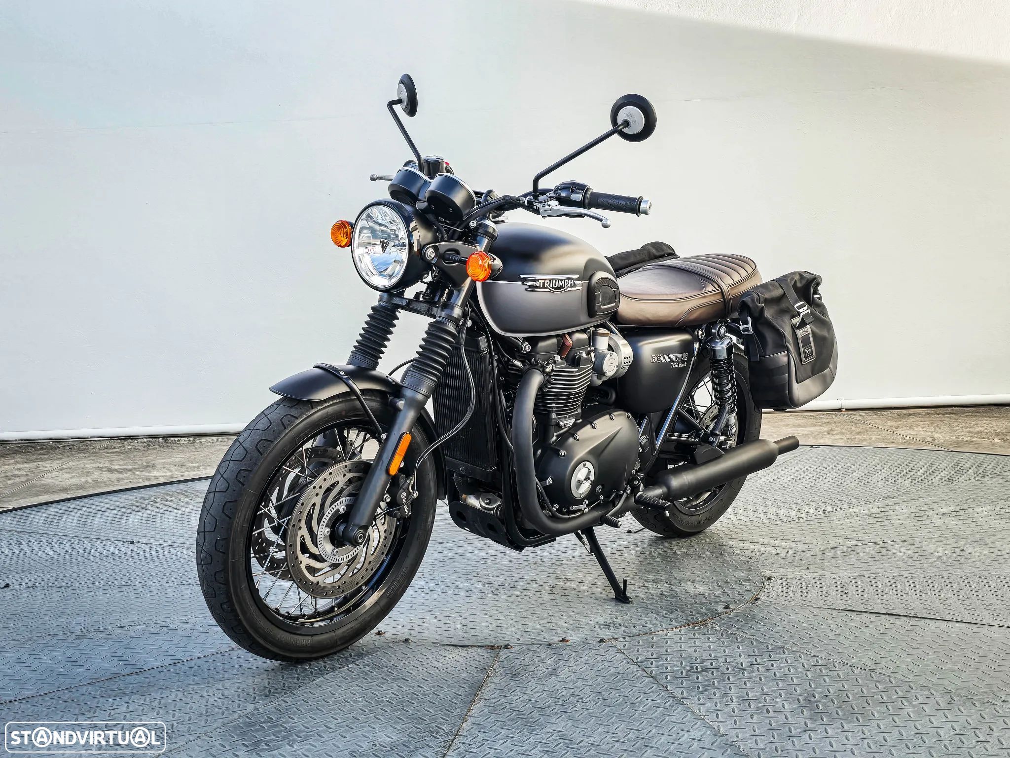 Triumph Bonneville T120 Black - 1