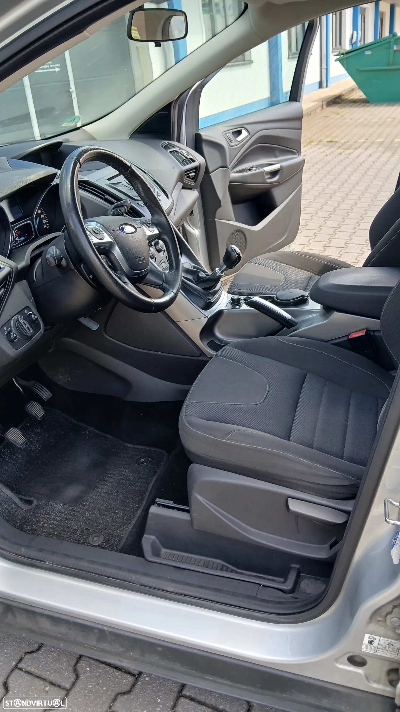 Ford Kuga 2.0 TDCi 2x4 Titanium - 10