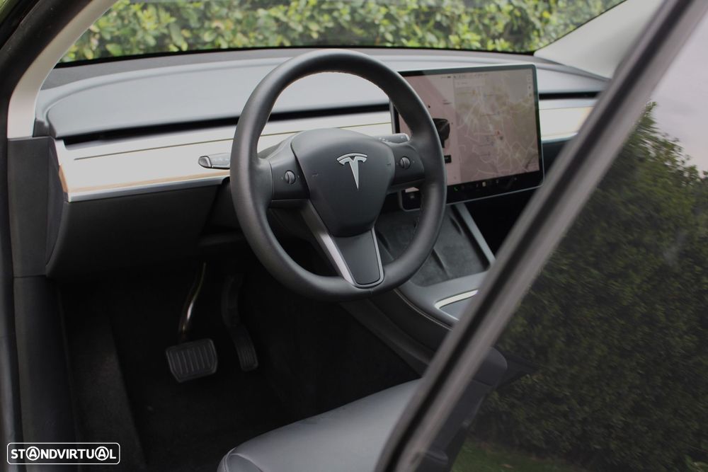 Tesla Model Y Long Range Dual Motor AWD - 33