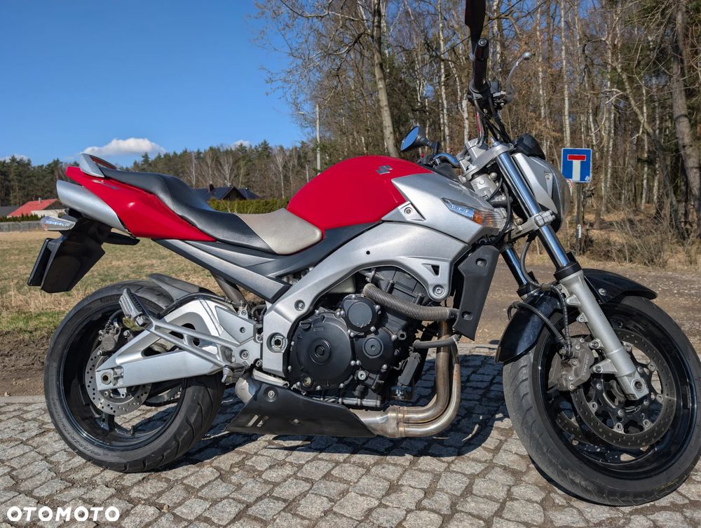Suzuki GSR - 1