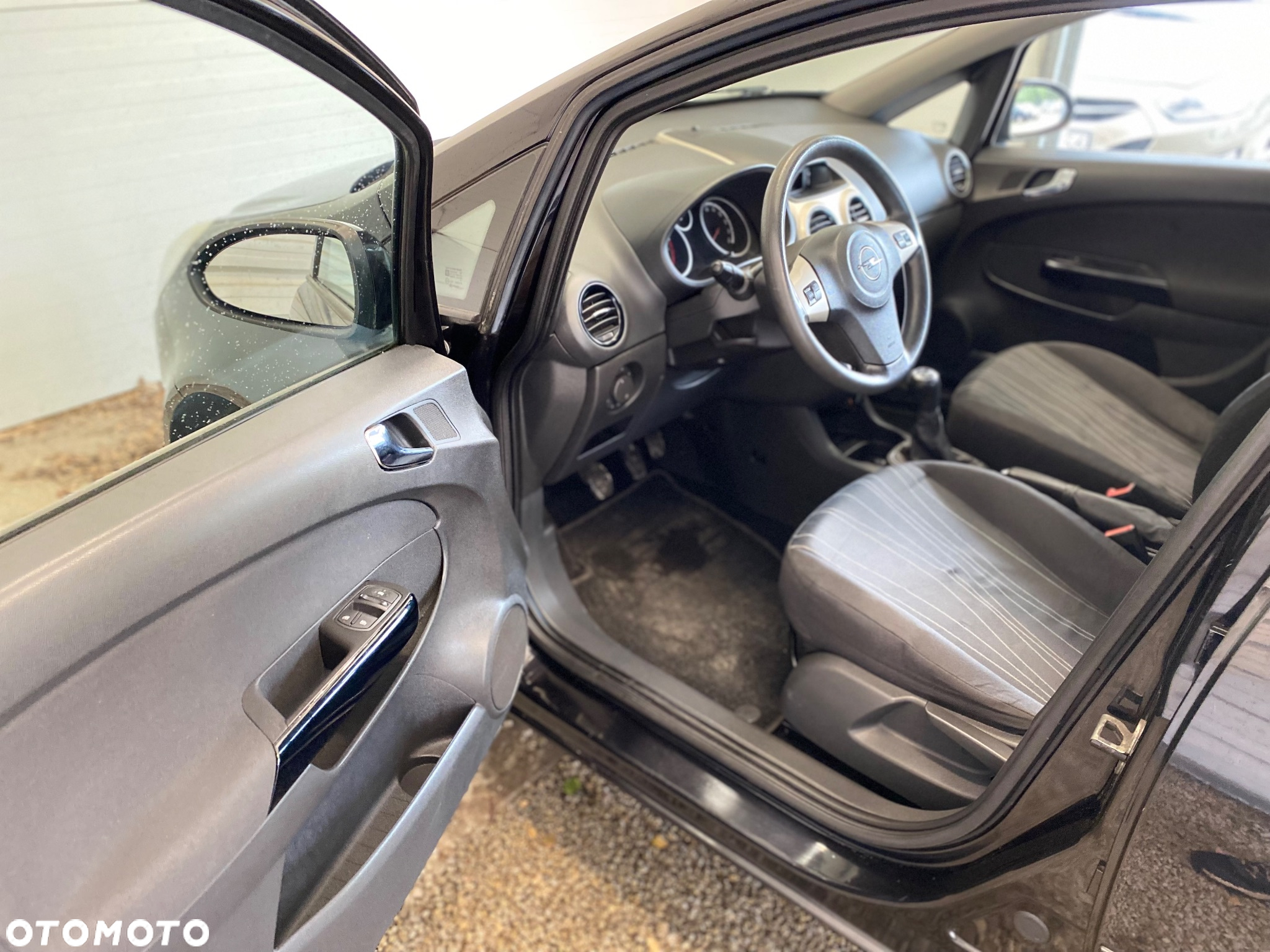 Opel Corsa 1.2 16V Essentia - 8