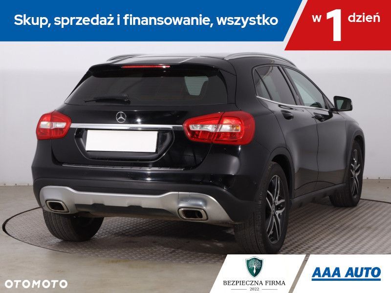 Mercedes-Benz GLA - 7