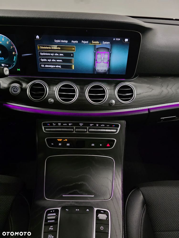 Mercedes-Benz Klasa E 300 4Matic 9G-TRONIC AMG Line - 12