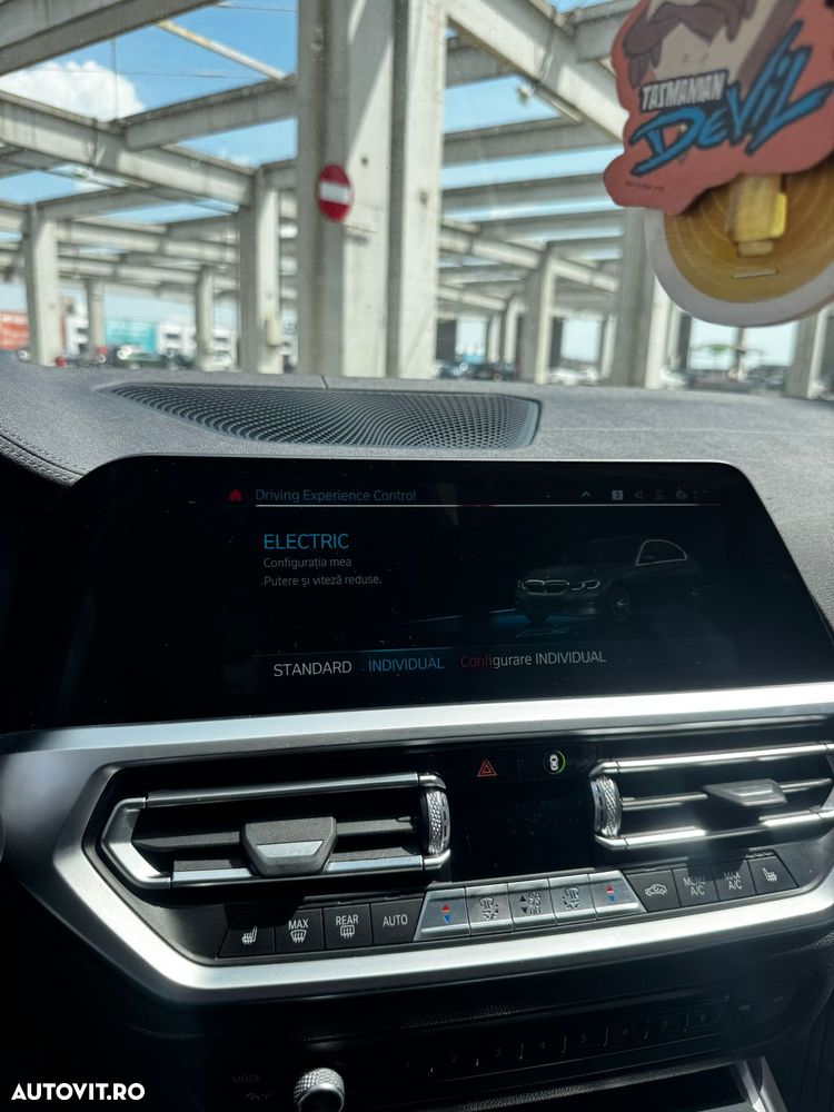 BMW Seria 3 330e Aut. Sport Line - 11