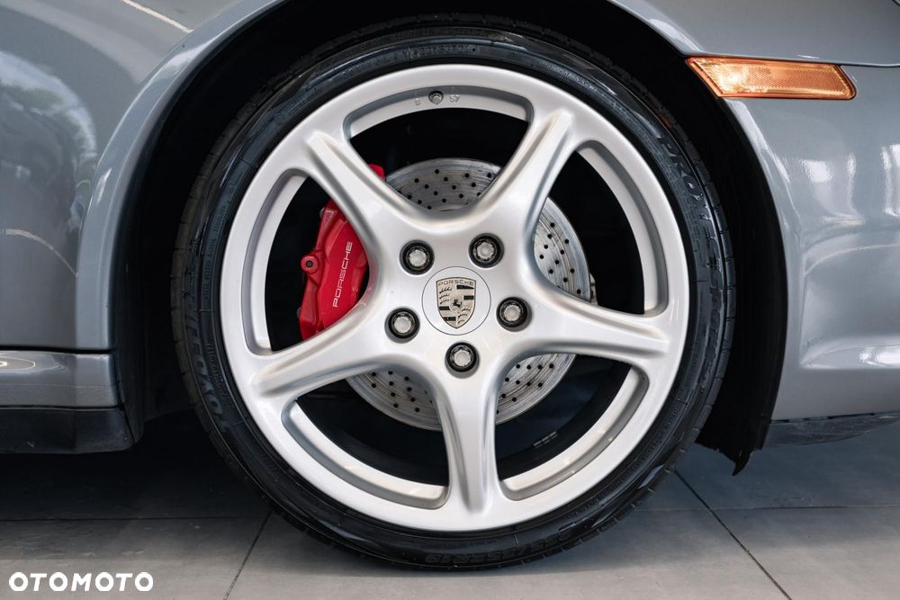 Porsche 911 Carrera 4S - 38