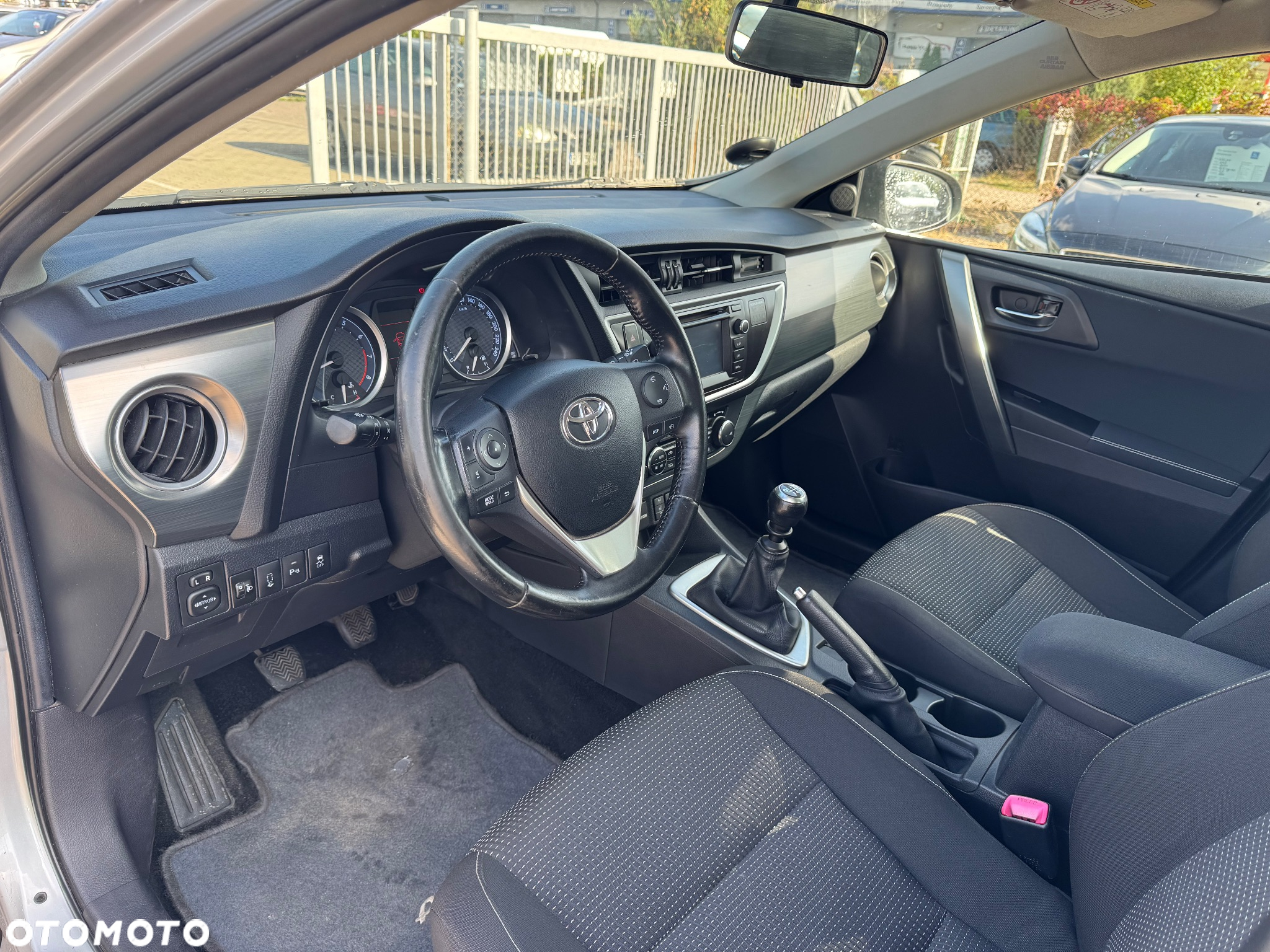 Toyota Auris 1.6 Premium - 26