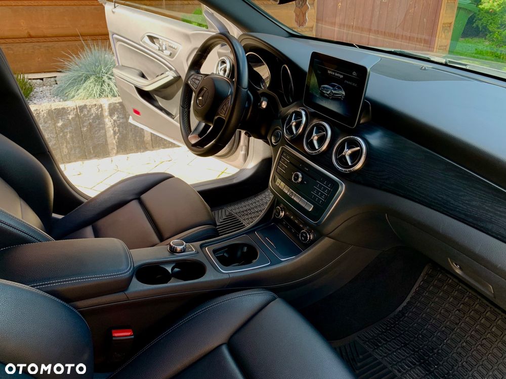 Mercedes-Benz CLA 250 4-Matic AMG Line - 16