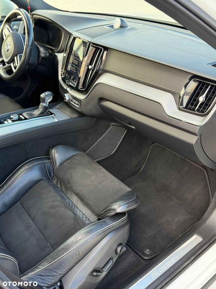 Volvo XC 60 D5 AWD R-Design - 18