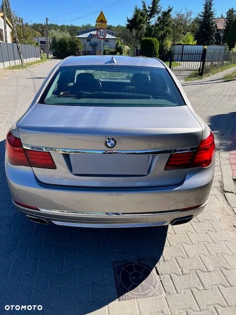 BMW Seria 7 740d xDrive - 23