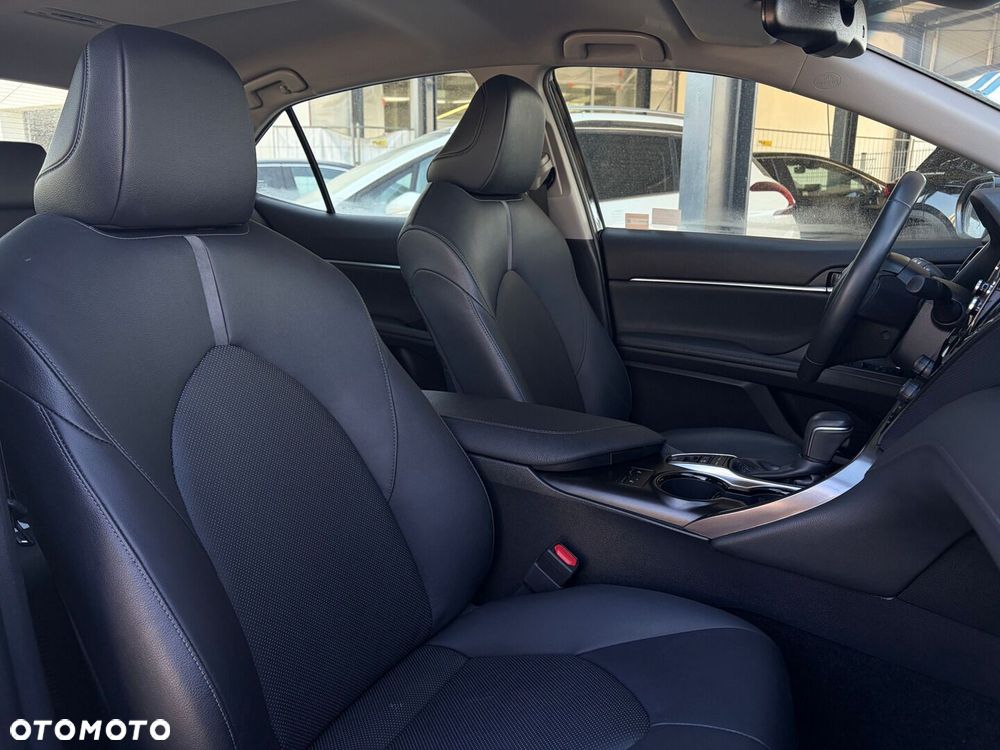 Toyota Camry 2.5 Hybrid Comfort CVT - 34