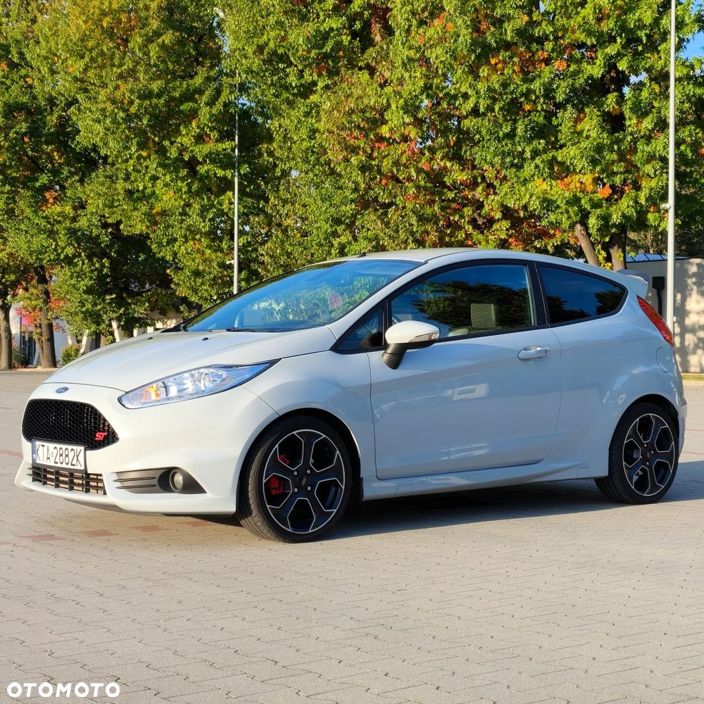 Ford Fiesta 2016 photo 2