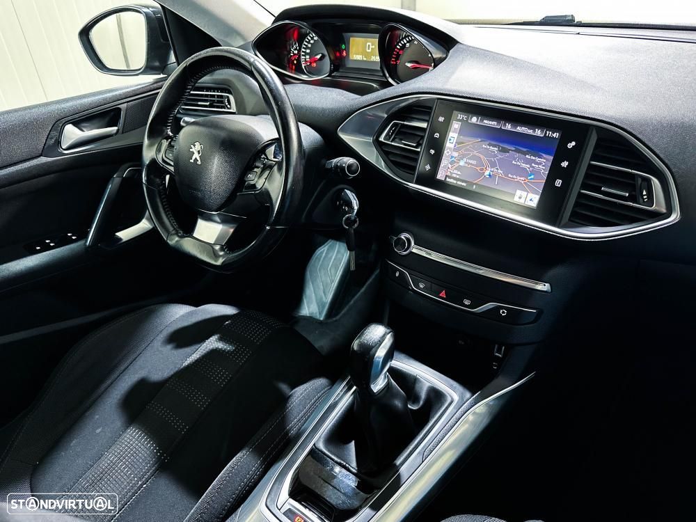 Peugeot 308 1.2 PureTech Allure - 29