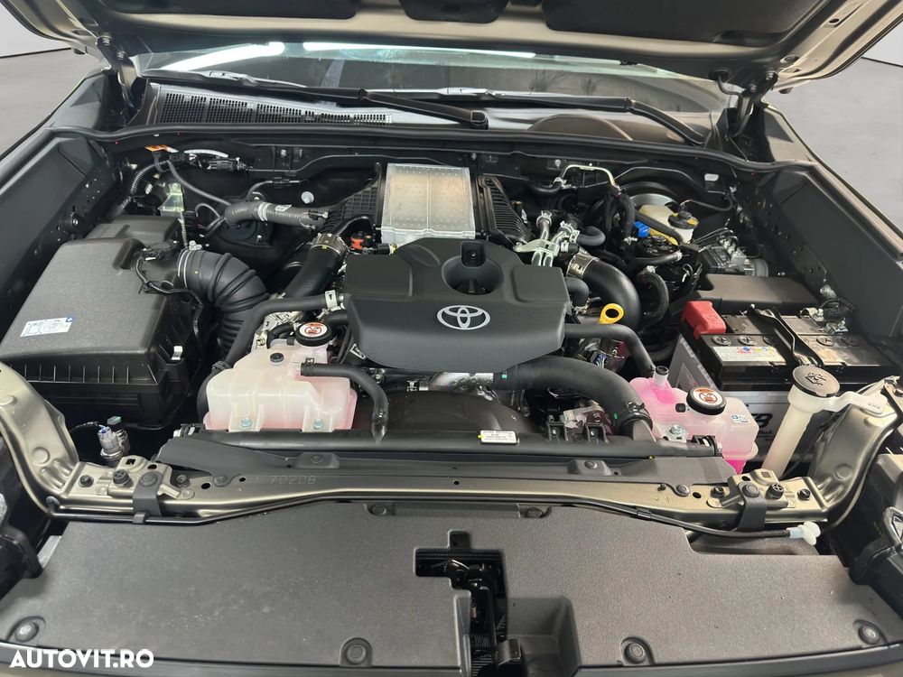 Toyota Hilux 2.8D MHEV Double Cab 6AT AWD Invincible - 23