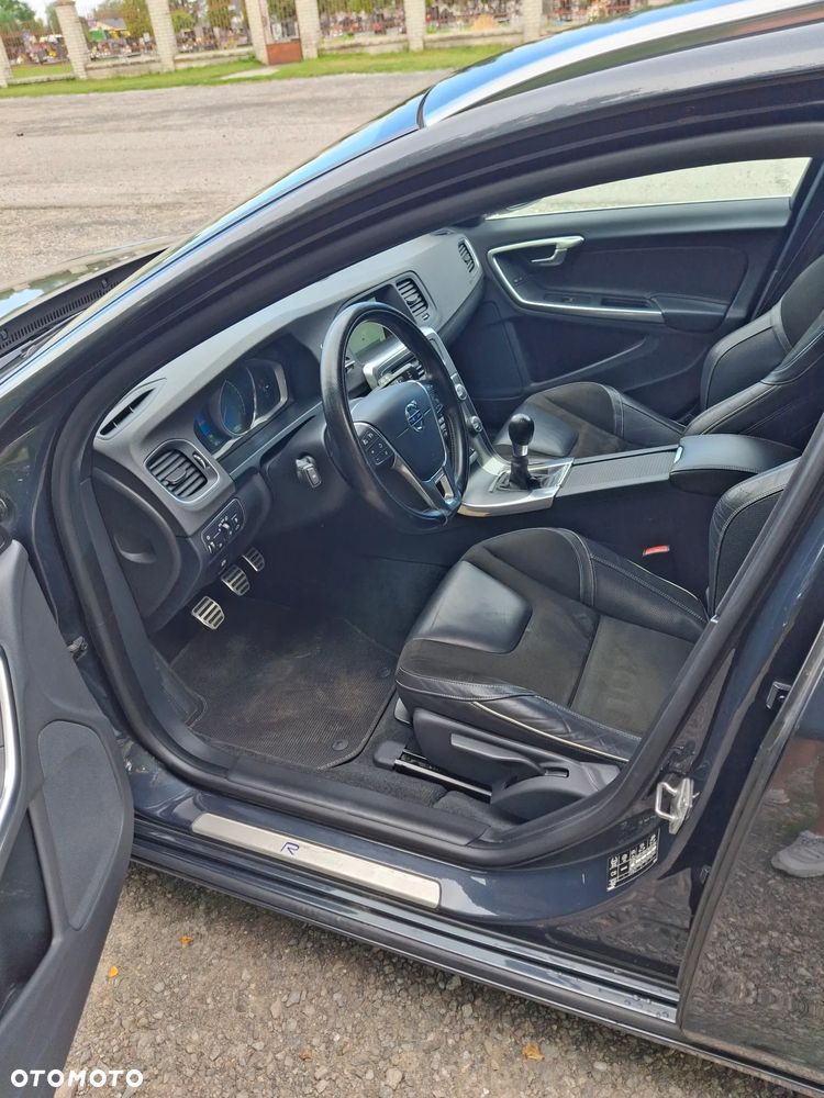 Volvo V60 D2 R-Design - 14