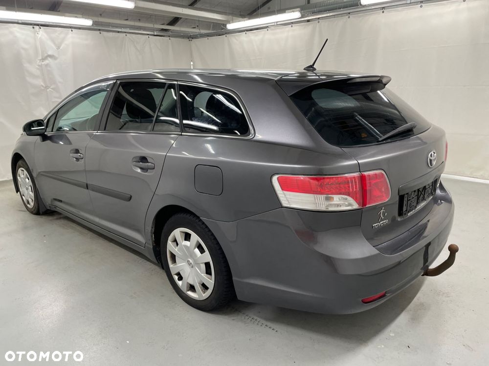 Toyota Avensis 2.0 D-4D 2010 - 9