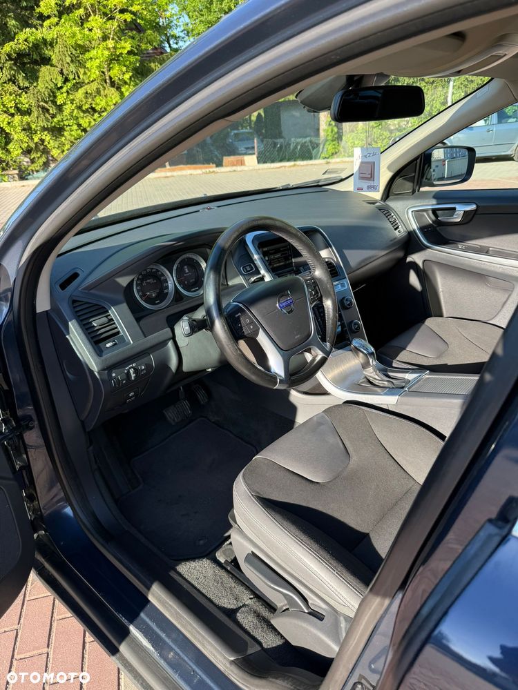 Volvo XC 60 2.4D AWD Momentum - 12
