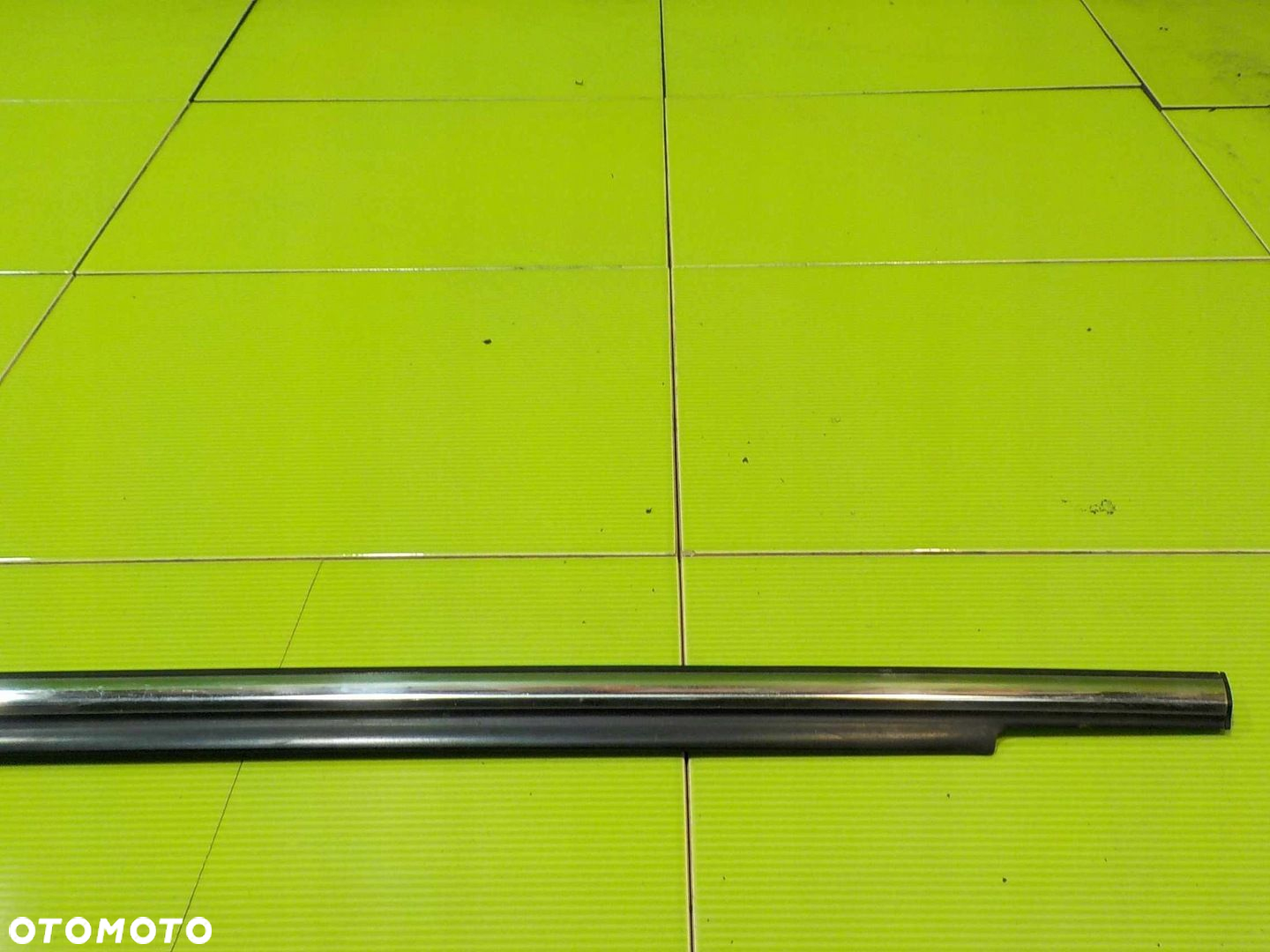 C-CROSSER 07-12 listwa zgarniajaca drzwi lewa tyl - 3