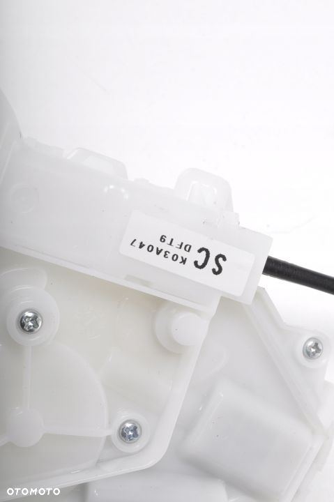 MAZDA CX-30 ZAMEK DRZWI PRAWY PRZÓD 21R UK - 2