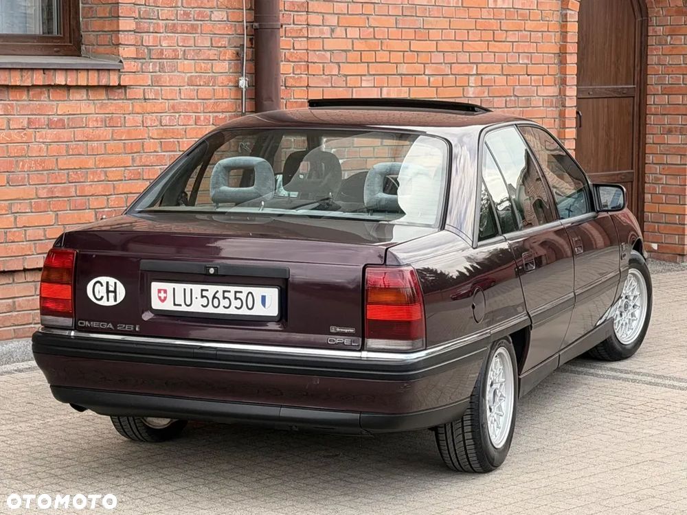 Opel Omega 2.6i CD Diamond - 26