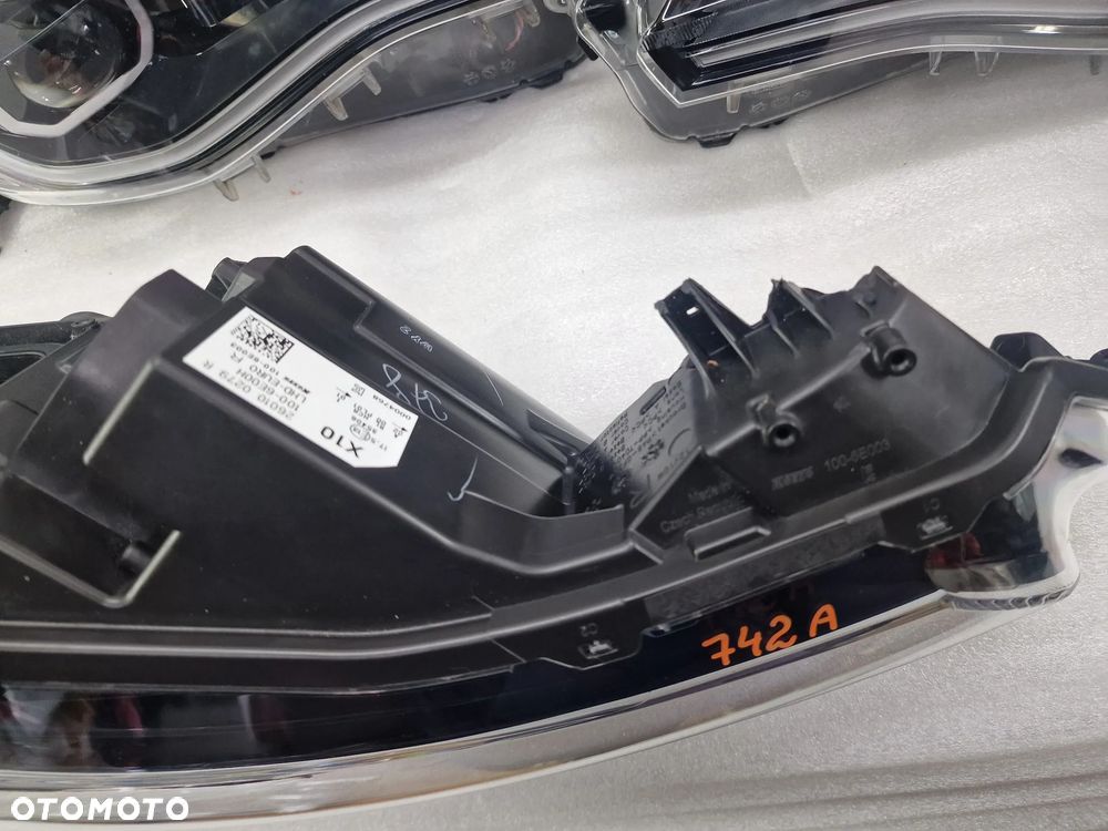 RENAULT ZOE LIFT LEWA / PRAWA LAMPA PRZEDNIA PRZÓD FULL LED PAKIET OŚMIU LAMP , NR 260100279R / 260102384R / 260609388R / 260602157R , NR AUKCJI LA742 - 3