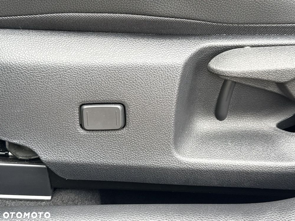 Toyota Corolla 1.8 Hybrid GR Sport Dynamic - 23