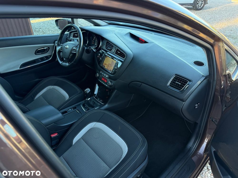Kia Ceed 1.6 CRDi 128 Platinum Edition - 23