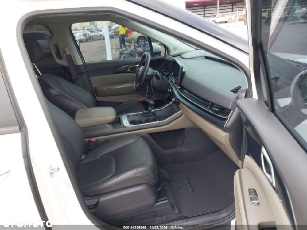 Kia Carnival - 9