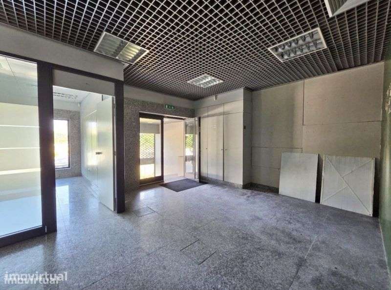 Loja com 140 m² no centro da Maia — excelente localização e potencial - Grande imagem: 5/12