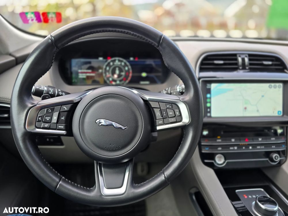 Jaguar F-Pace 30t AWD Portfolio - 19