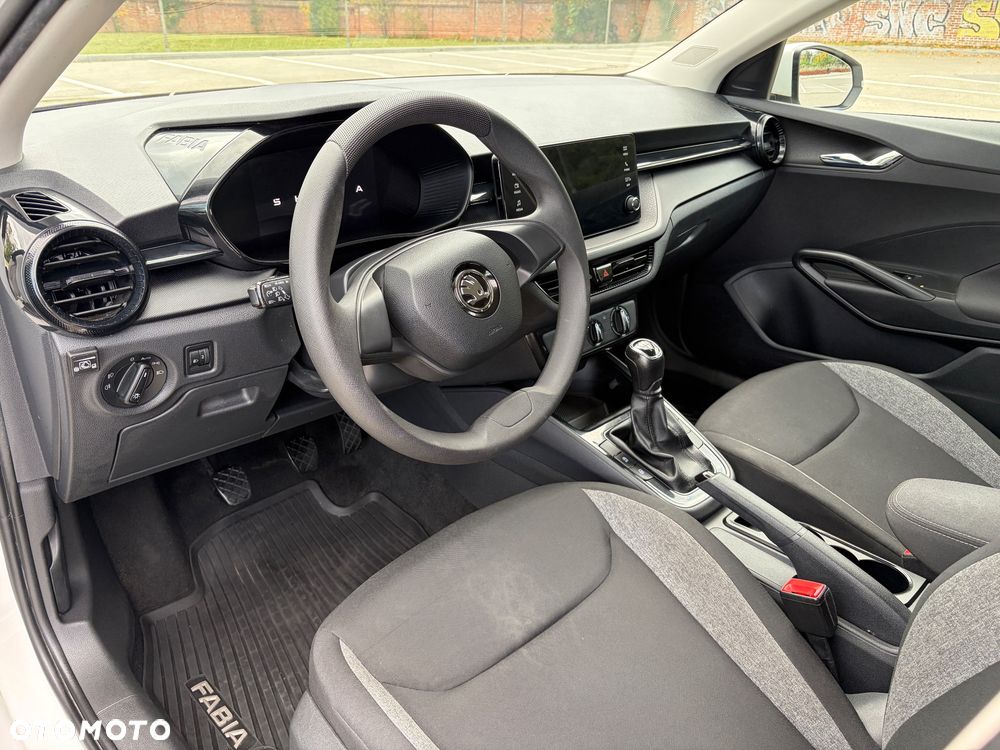 Skoda Fabia 1.0 Essence - 9