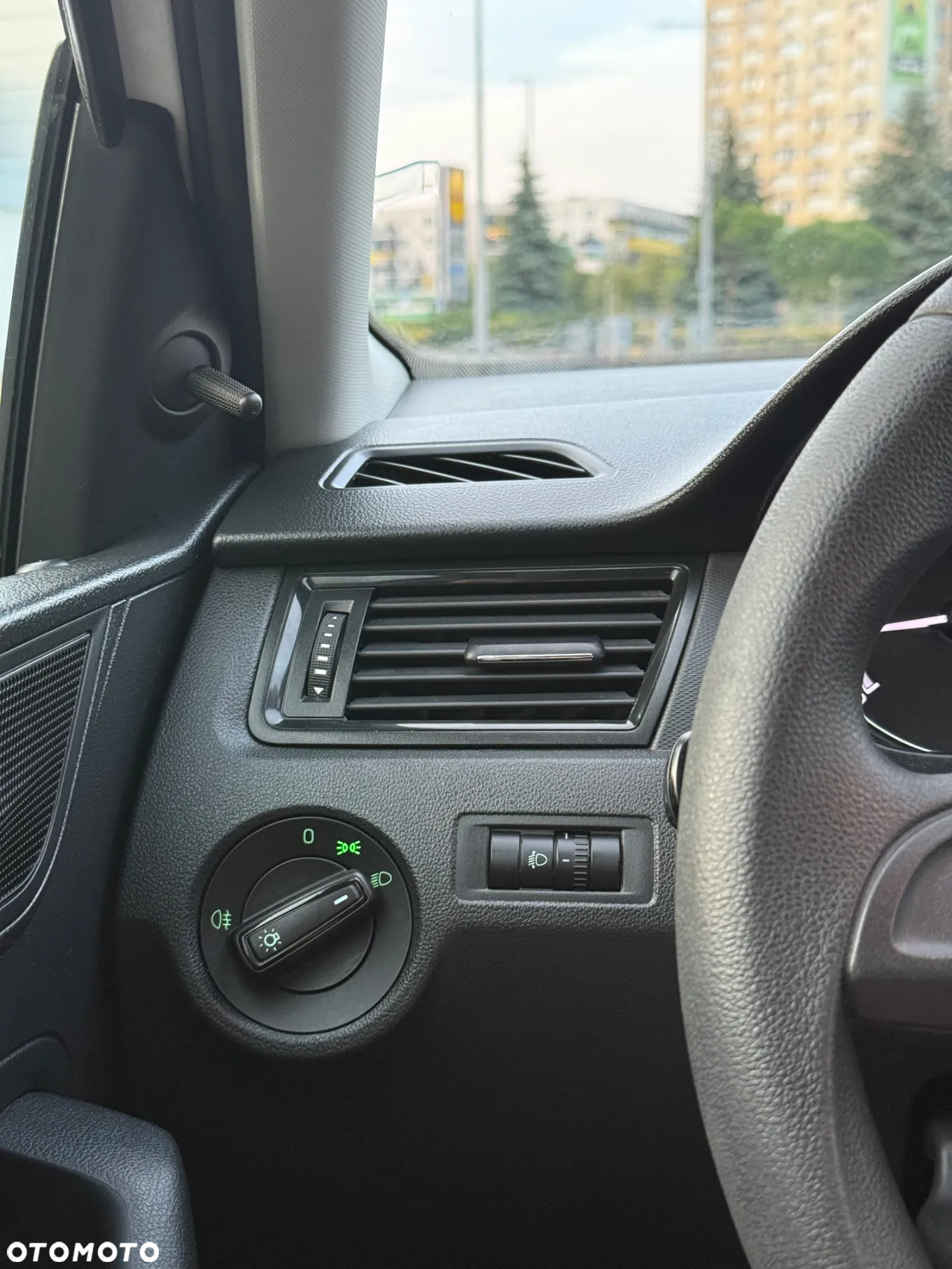 Skoda RAPID 1.0 TSI Ambition - 17