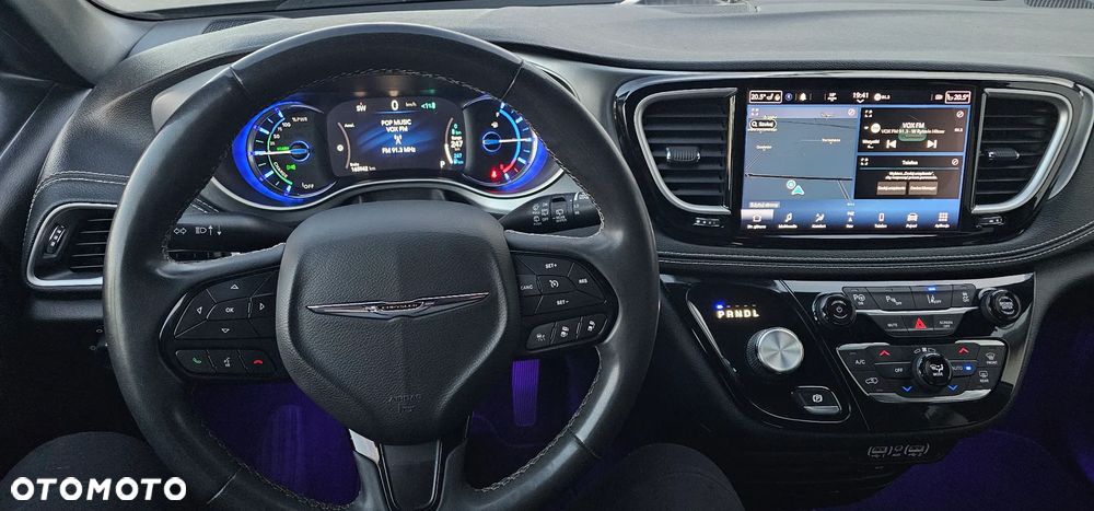 Chrysler Pacifica - 21