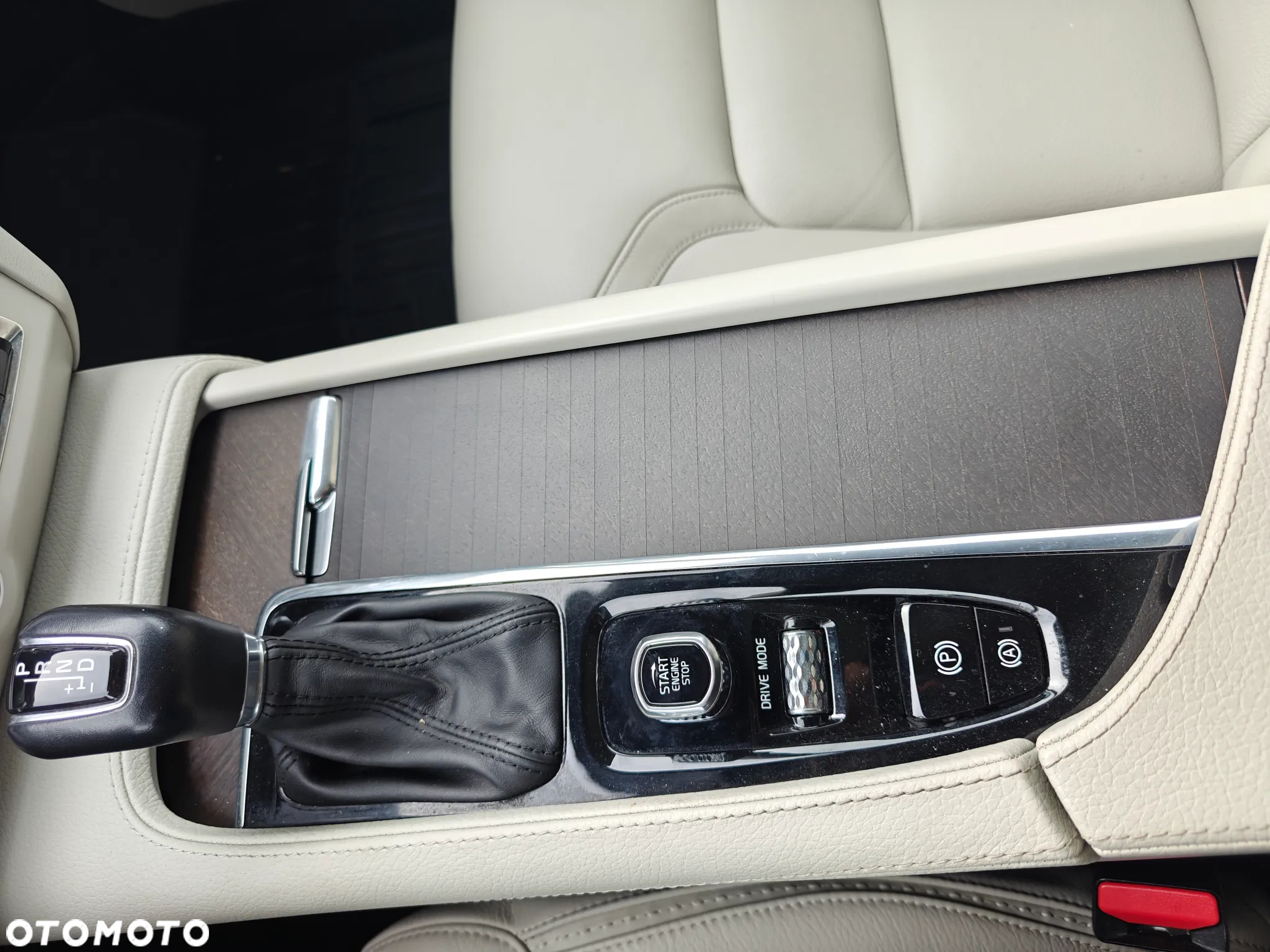 Volvo V90 Cross Country - 16