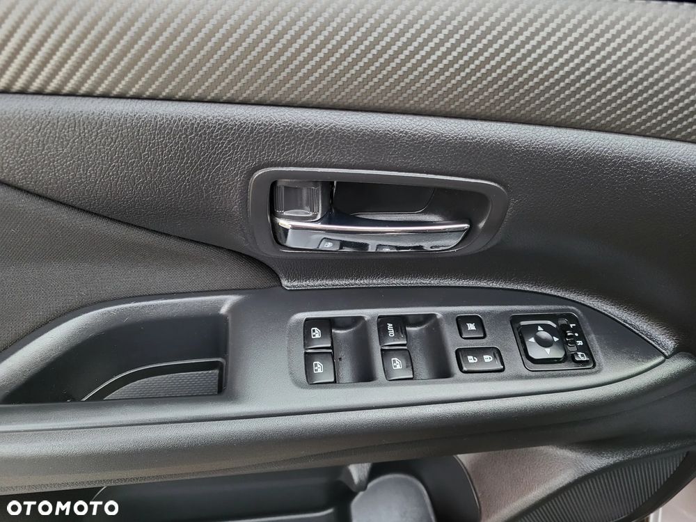 Mitsubishi Outlander - 17