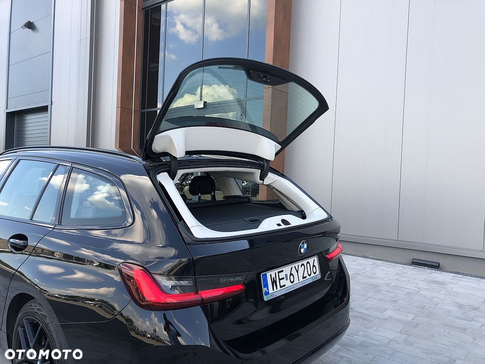 BMW Seria 3 318i Sport Line - 32