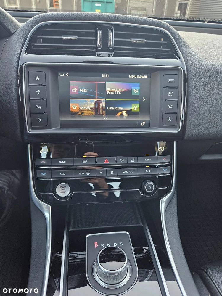 Jaguar XE 2.0 D Prestige - 21