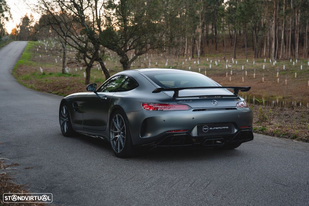Mercedes-Benz AMG GT R - 11