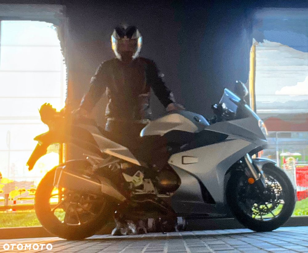 Honda VFR - 1