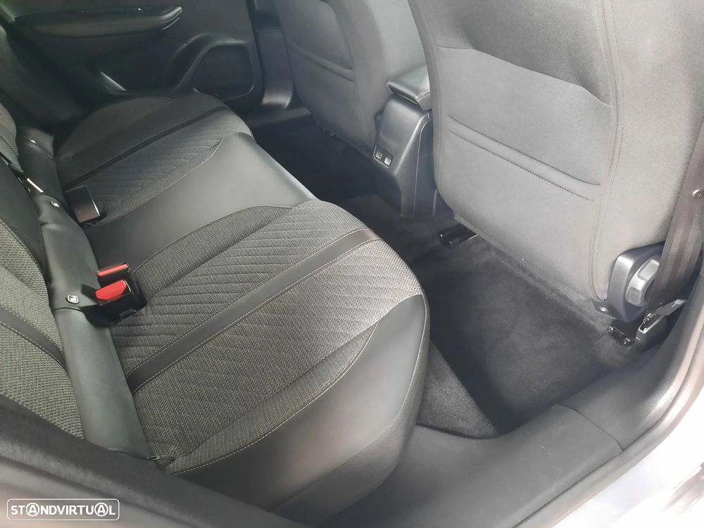 Peugeot e-2008 54 kWh Allure - 23