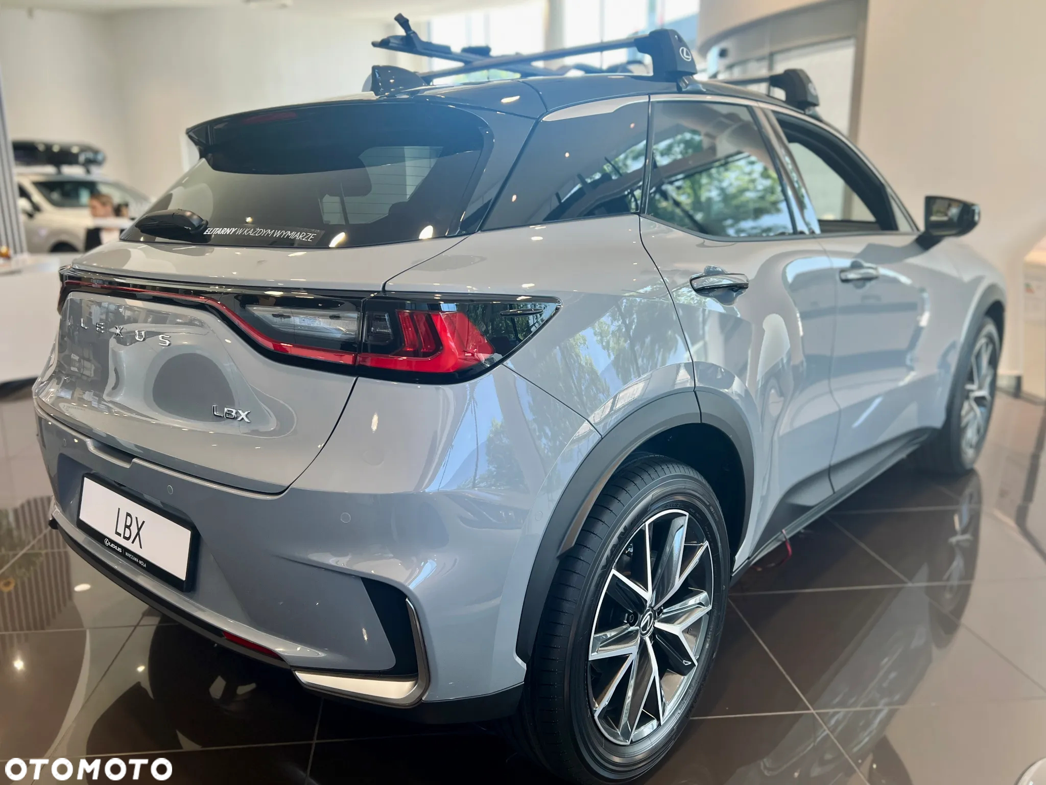 Lexus LBX 1.5 Hybrid Cool - 2