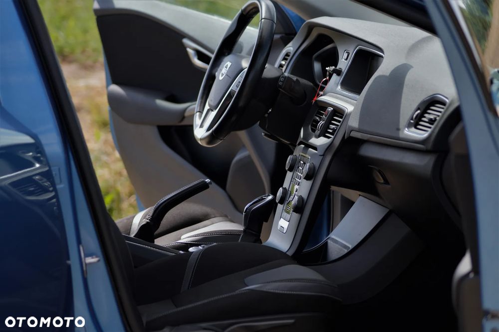 Volvo V40 - 24