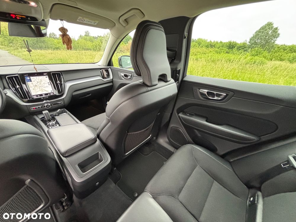 Volvo XC 60 B4 D AWD Momentum Pro - 21