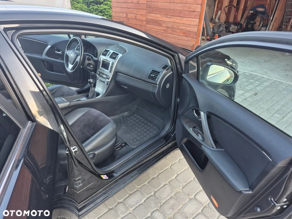 Toyota Avensis 1.8 Premium EU5 - 12