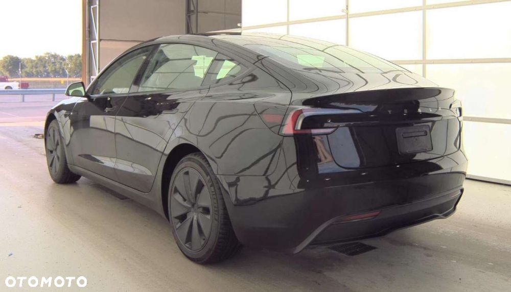 Tesla Model 3 - 4